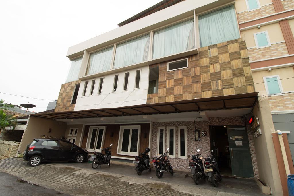 Reddoorz @ Mangga Besar 4 Guest house 2*
